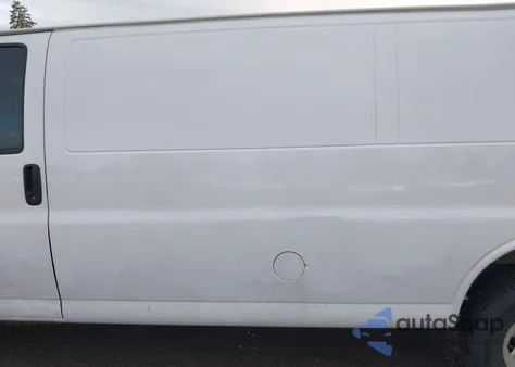 2018 Chevrolet Express 2500 Work Van z USA, uszkodzony, nr VIN 1GCWGBFP7J1254001